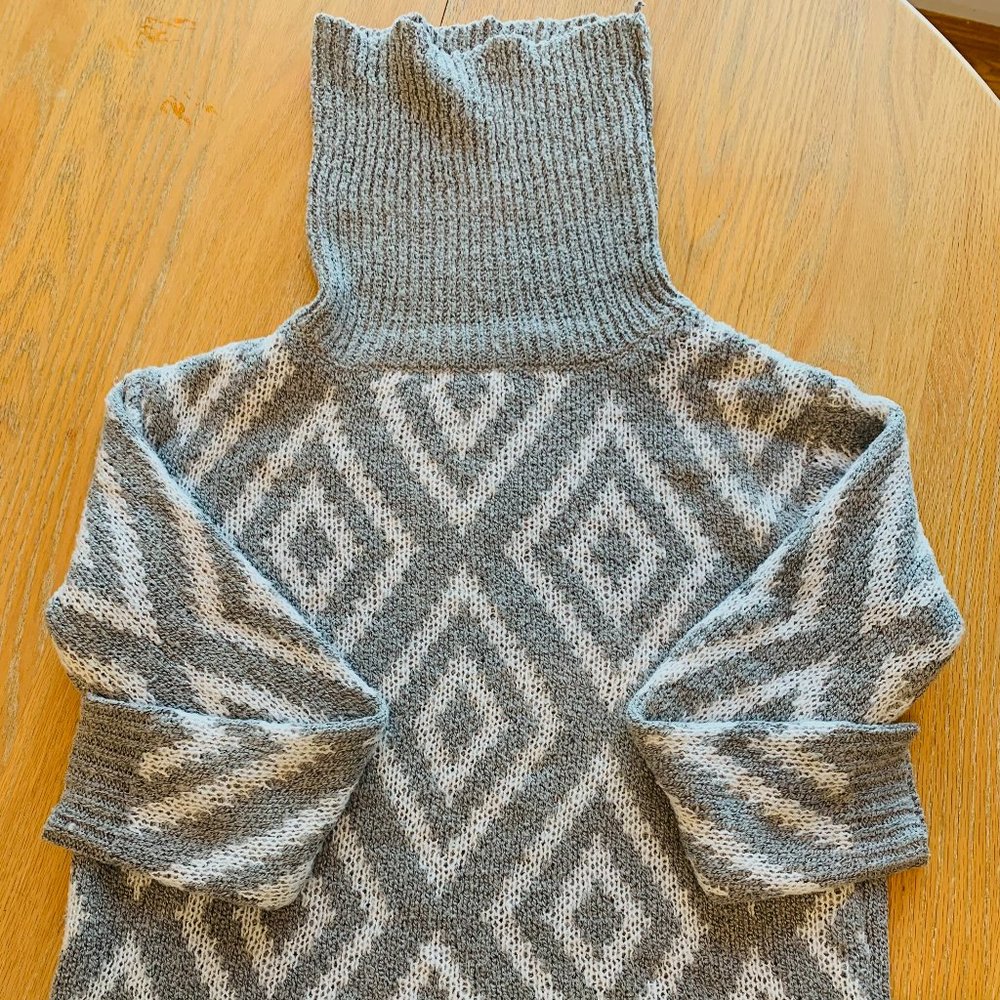 Staccato Cowl Neck Gray and White Diamond Pattern Sweater